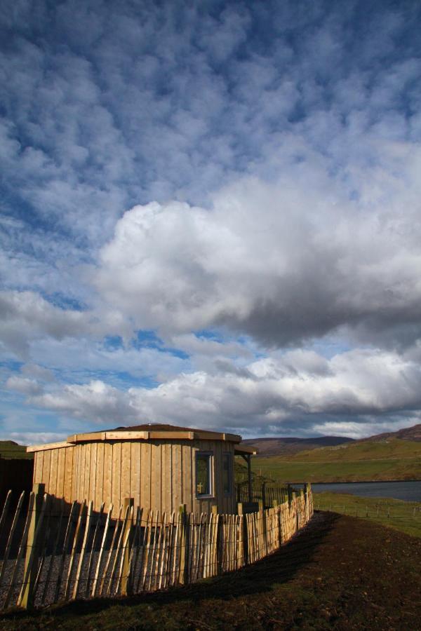 Skye Cabins Villa Skeabost Esterno foto