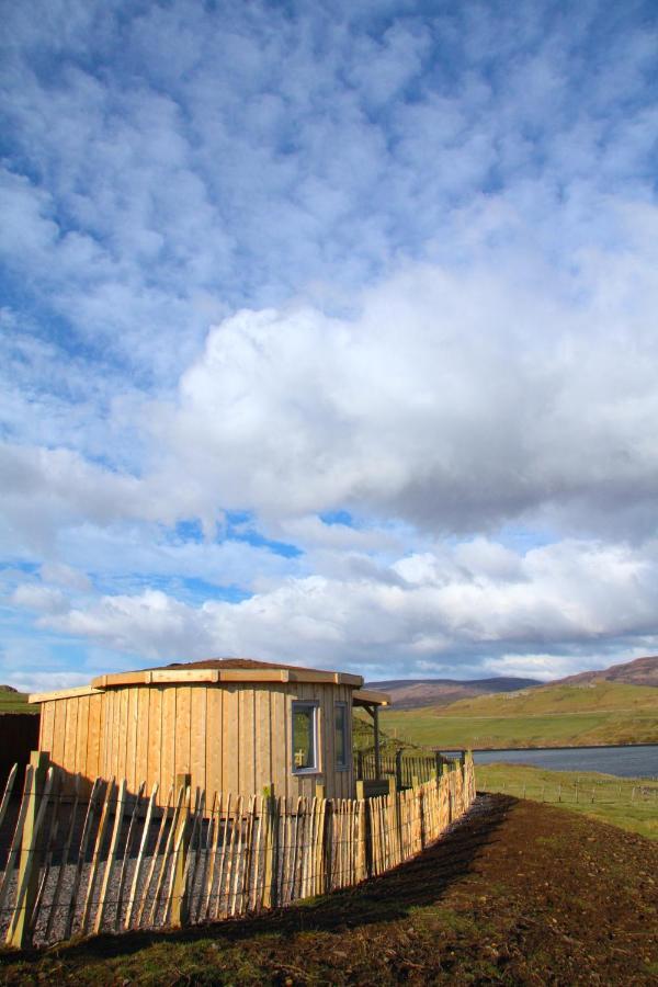 Skye Cabins Skeabost Esterno foto