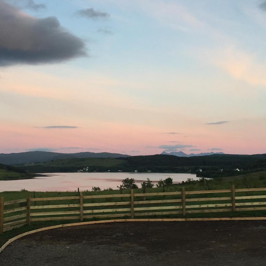 Skye Cabins Skeabost Esterno foto